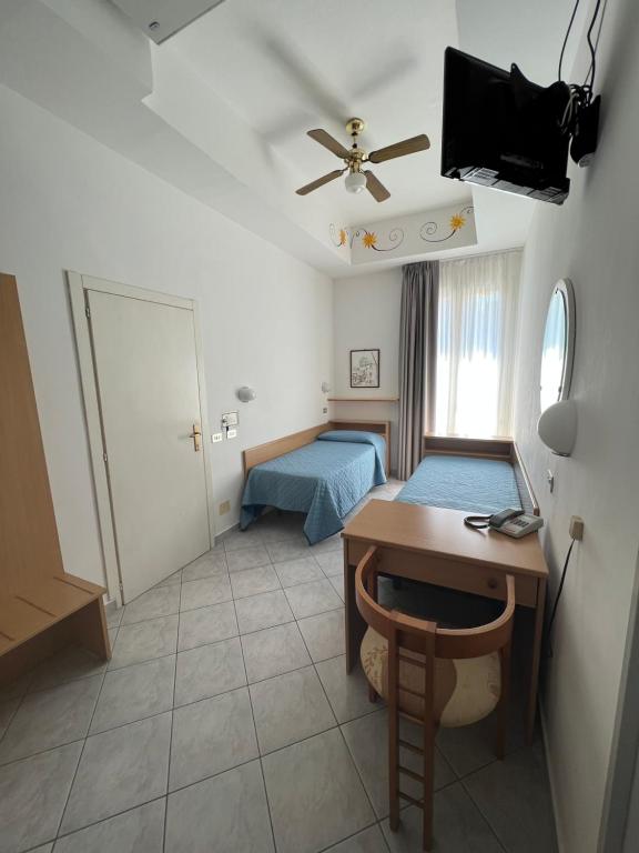 Postel nebo postele na pokoji v ubytování Hotel Villa dei Fiori - sul mare con piscina