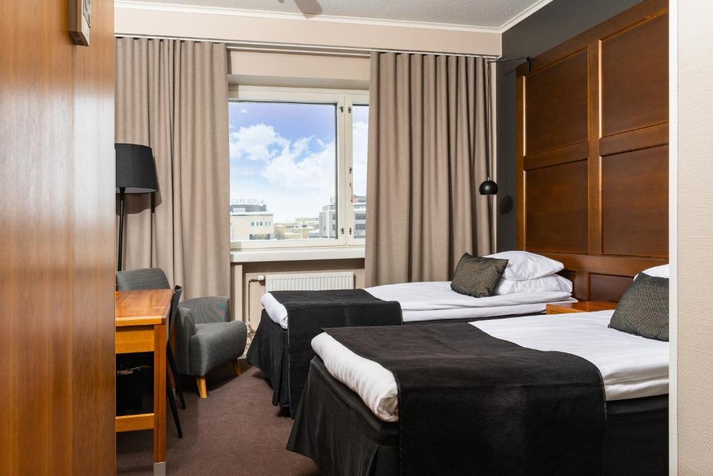 Postel nebo postele na pokoji v ubytování Original Sokos Hotel Vaakuna Joensuu