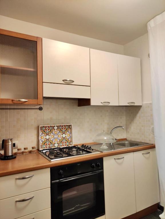 Una cocina o zona de cocina en Ostro - Guest House