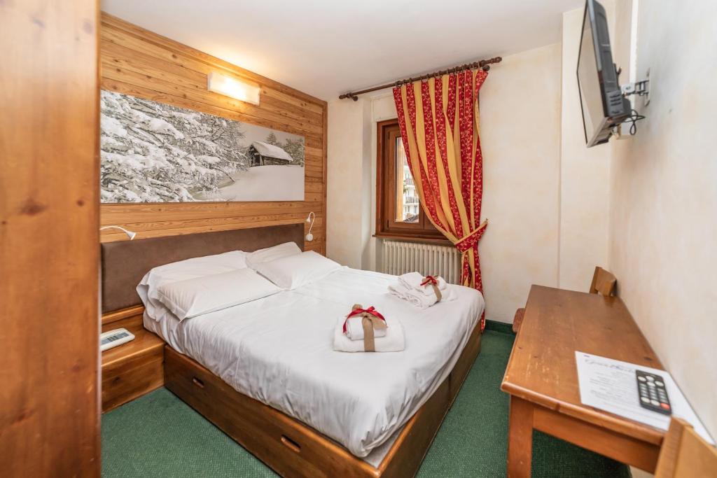 Postel nebo postele na pokoji v ubytování Hotel Gran Baita