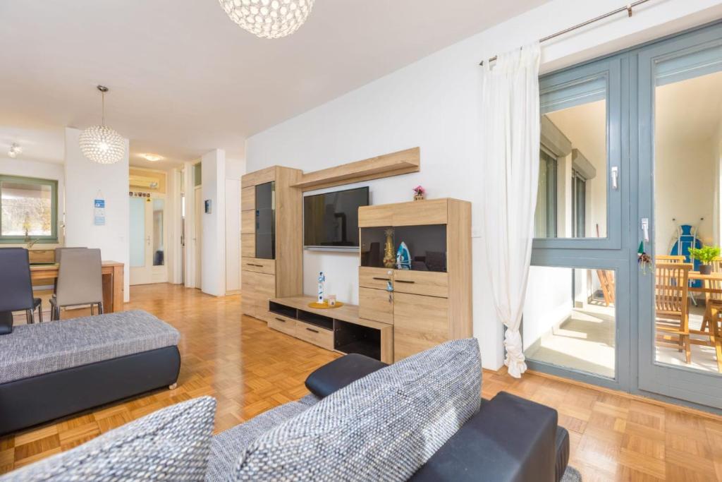 Kuchyňa alebo kuchynka v ubytovaní Apartman Dokić 3