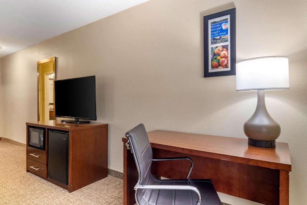 Comfort Inn & Suites Macon North I-75 photo