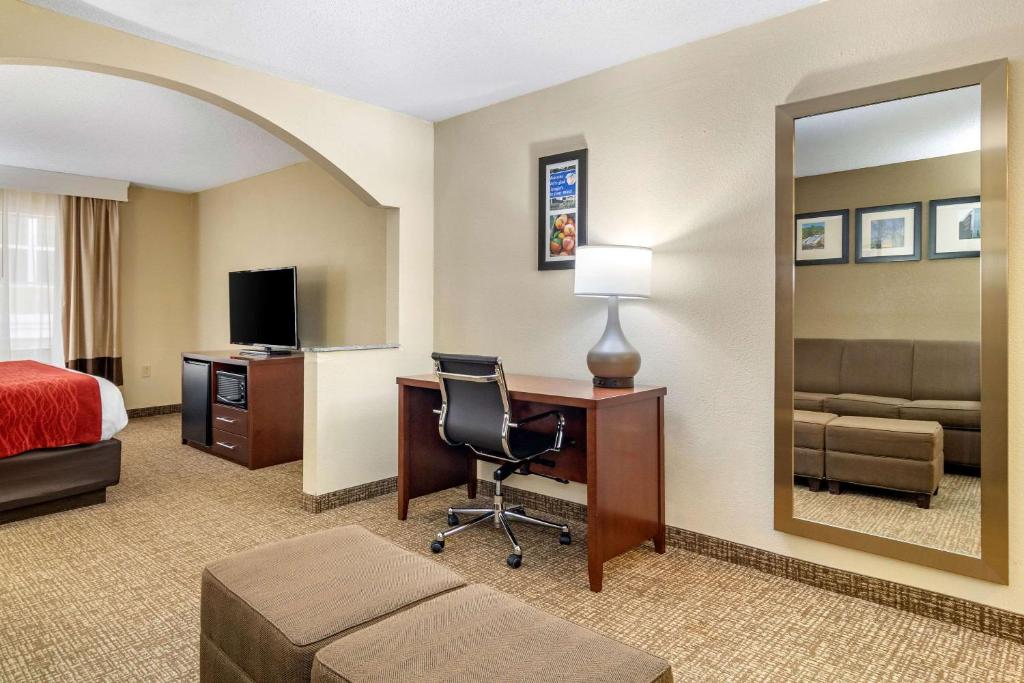 Comfort Inn & Suites Macon North I-75 photo