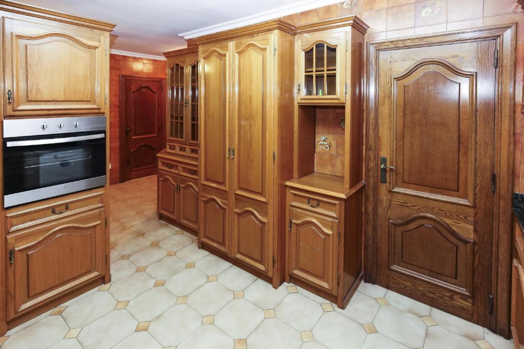 Kuchyňa alebo kuchynka v ubytovaní GERANIS VILLA ONLY FAMILIES Planet Costa Dorada