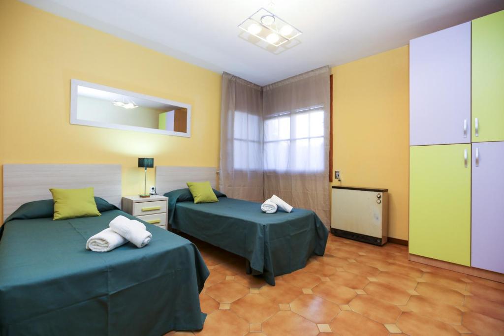 Posteľ alebo postele v izbe v ubytovaní GERANIS VILLA ONLY FAMILIES Planet Costa Dorada