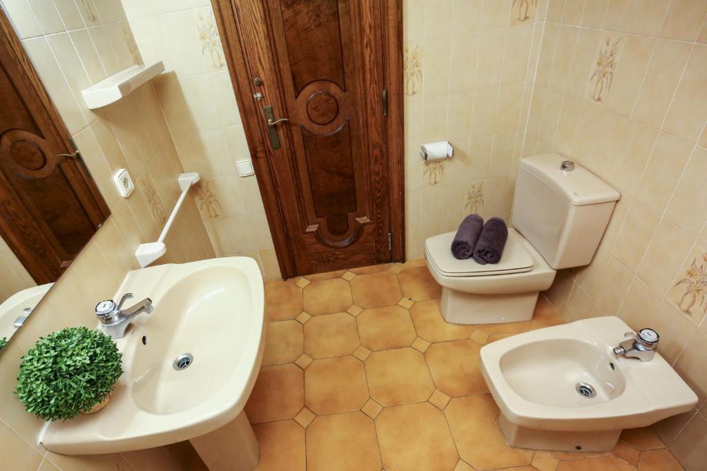 Kúpeľňa v ubytovaní GERANIS VILLA ONLY FAMILIES Planet Costa Dorada