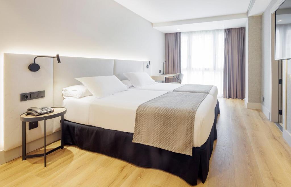 Postel nebo postele na pokoji v ubytování Hotel Ilunion San Sebastián