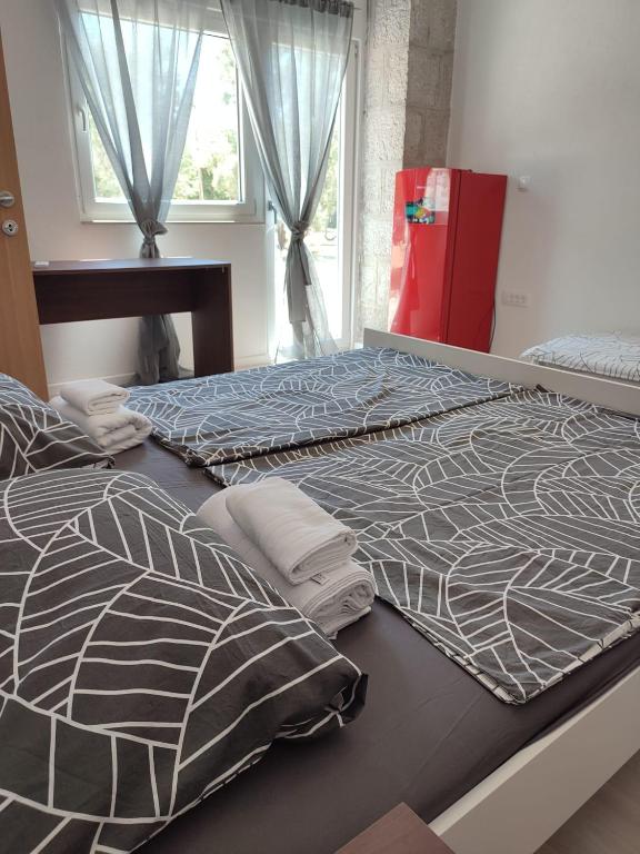 Postel nebo postele na pokoji v ubytování Hostel Jadran
