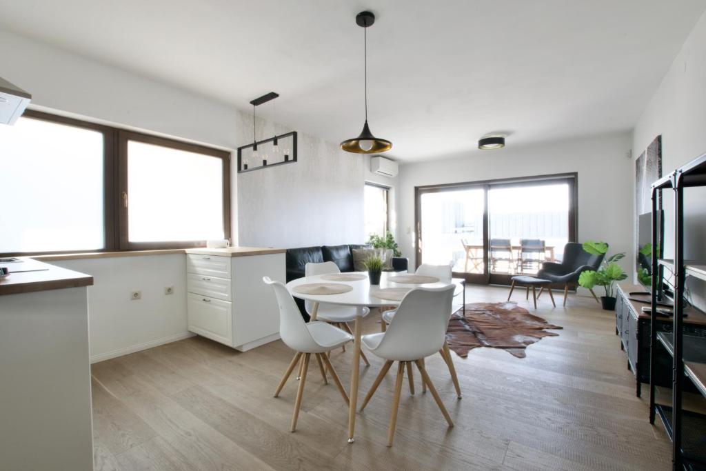 Penthouse Apartment by Hi5 -at the top of Budapest 1088 Budapest, 2 Mikszáth Kálmán tér kép - 1