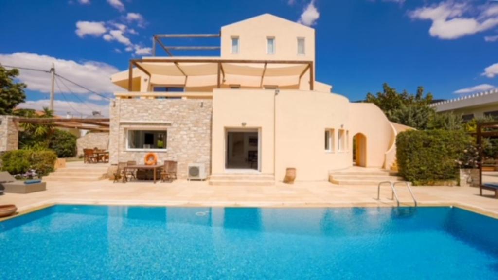 Kép Deluxe Villa w/ Pool 5 bdrm szállásáról Anáviszoszban a galériában