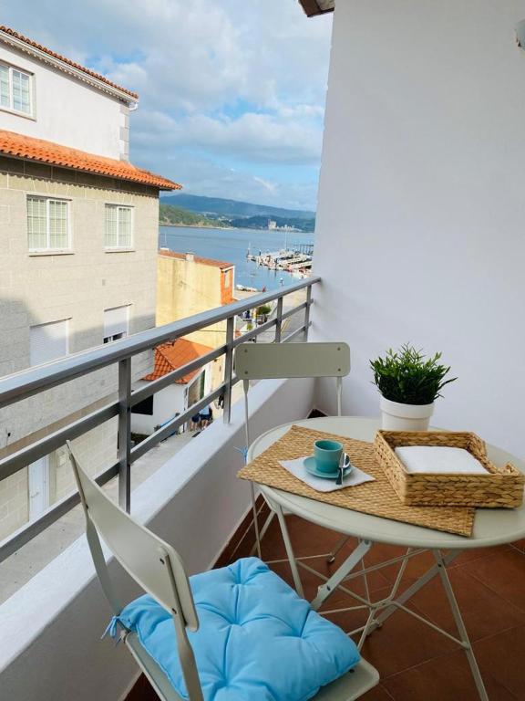 Balkón nebo terasa v ubytování Combarro Suite