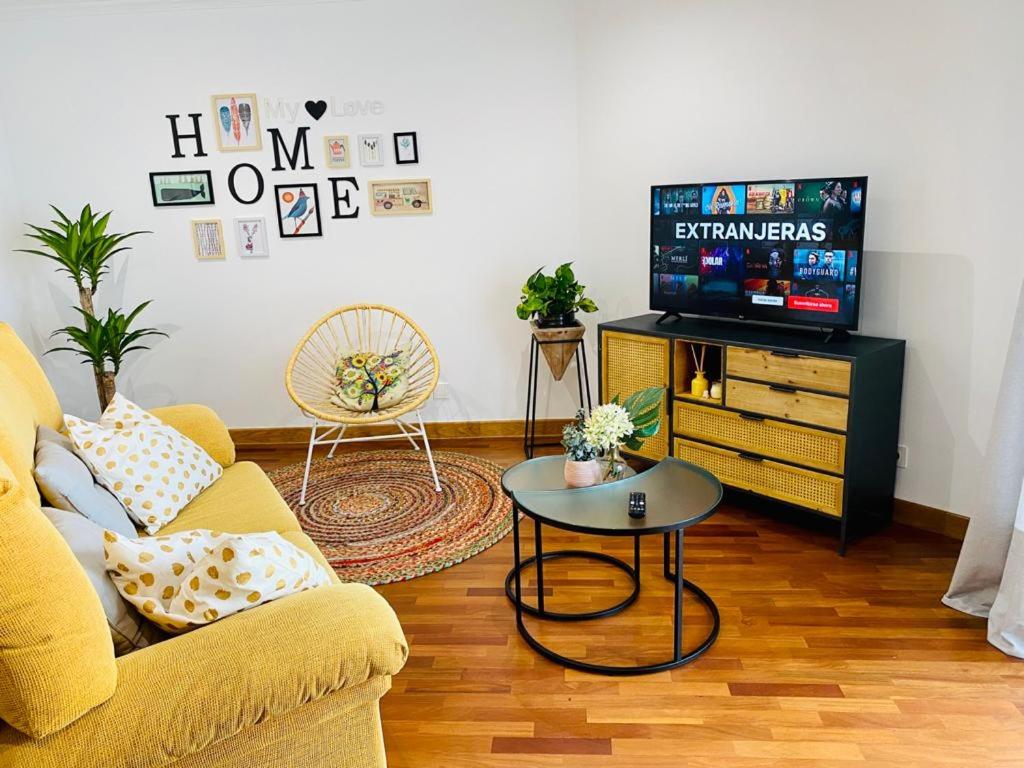 TV a/nebo společenská místnost v ubytování Combarro Suite