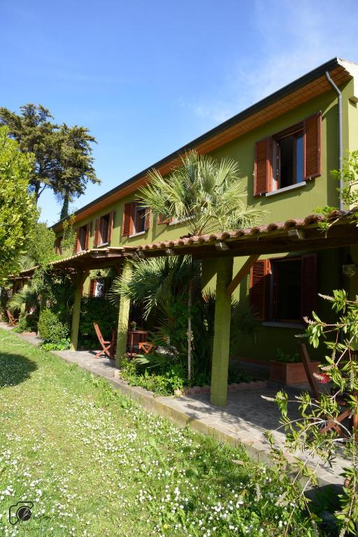 A garden outside Casa Verde Country House