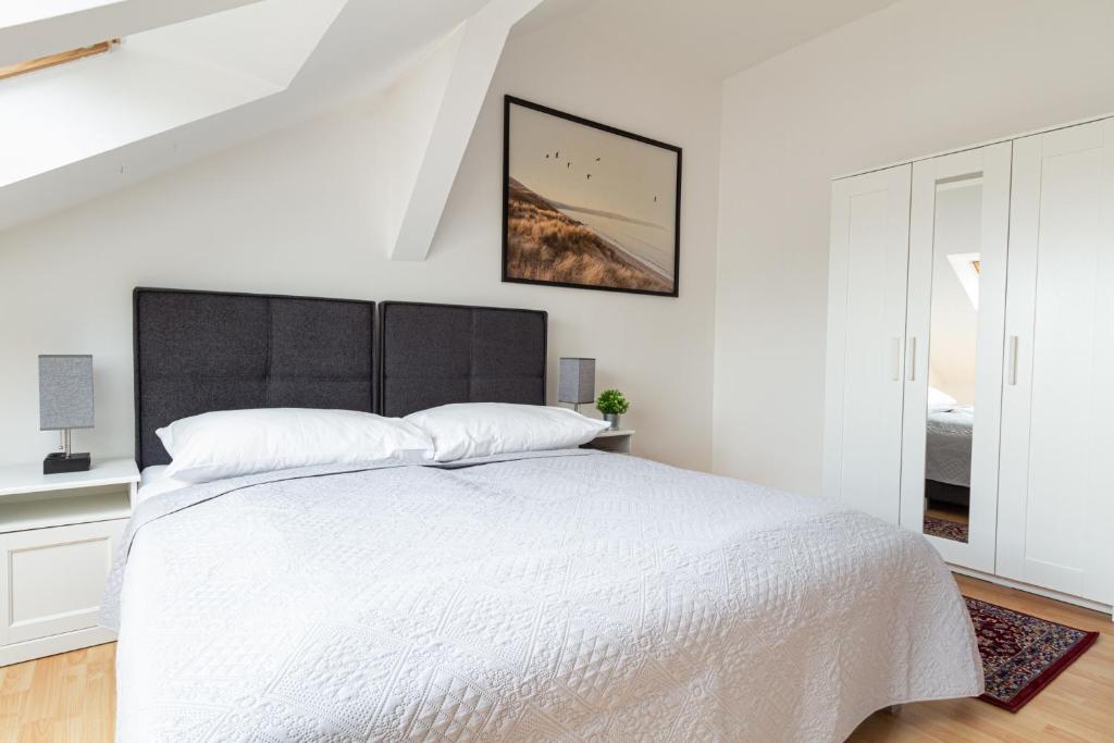Apartment Mariahilfer Strasse - Two-Bedroom Apartment