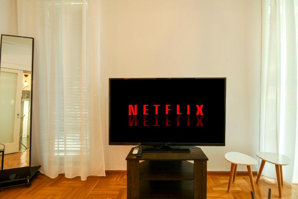 Telewizja i/lub zestaw kina domowego w obiekcie Thessaloniki City Apartment Center