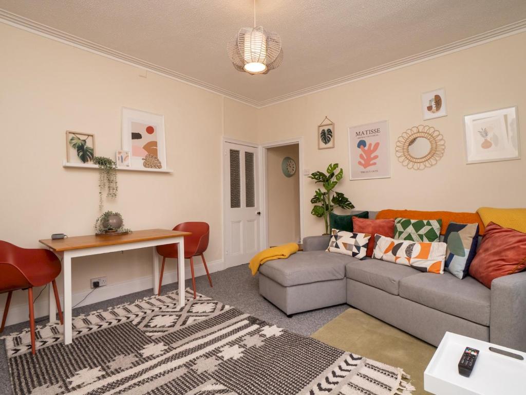 Pass the Keys Lovely 2 - Bed central flat with parking