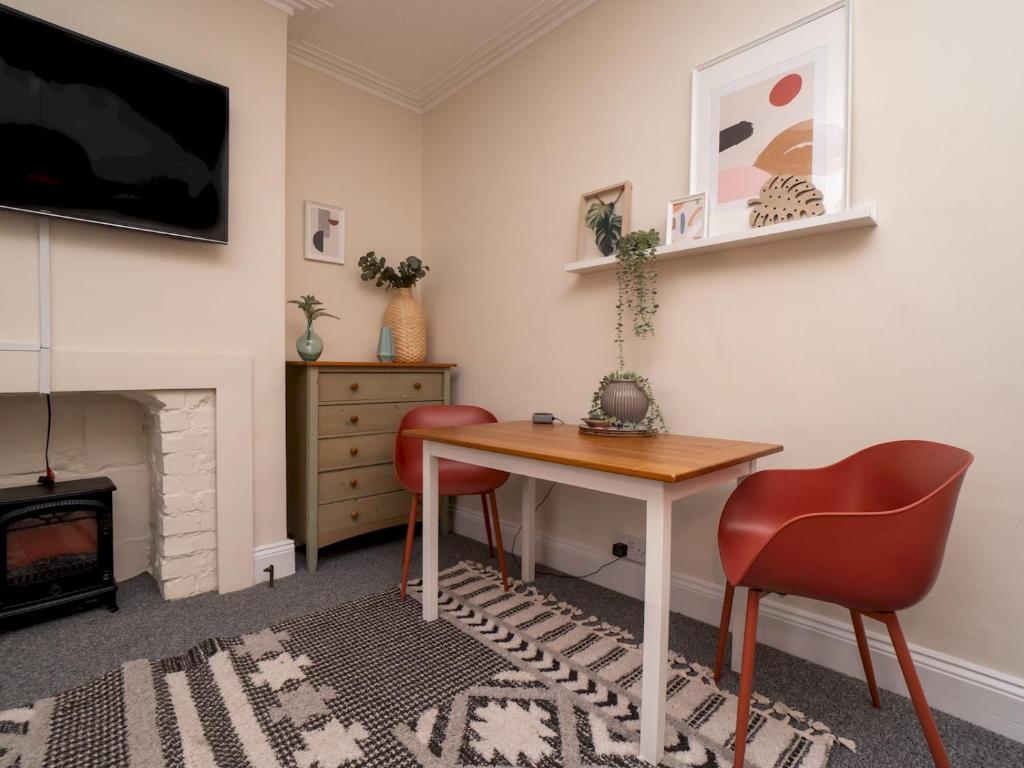 Pass the Keys Lovely 2 - Bed central flat with parking