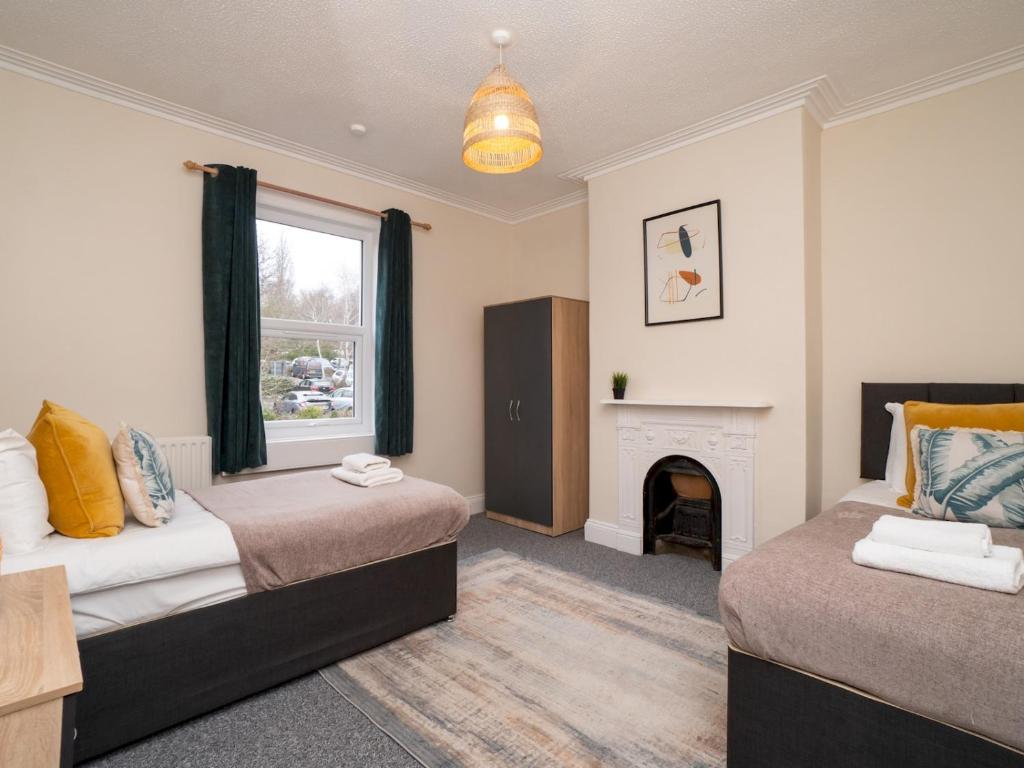 Pass the Keys Lovely 2 - Bed central flat with parking