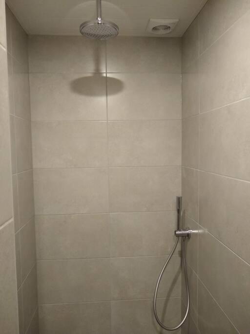 Koupelna v ubytování 105,3 appartement 200m van strand
