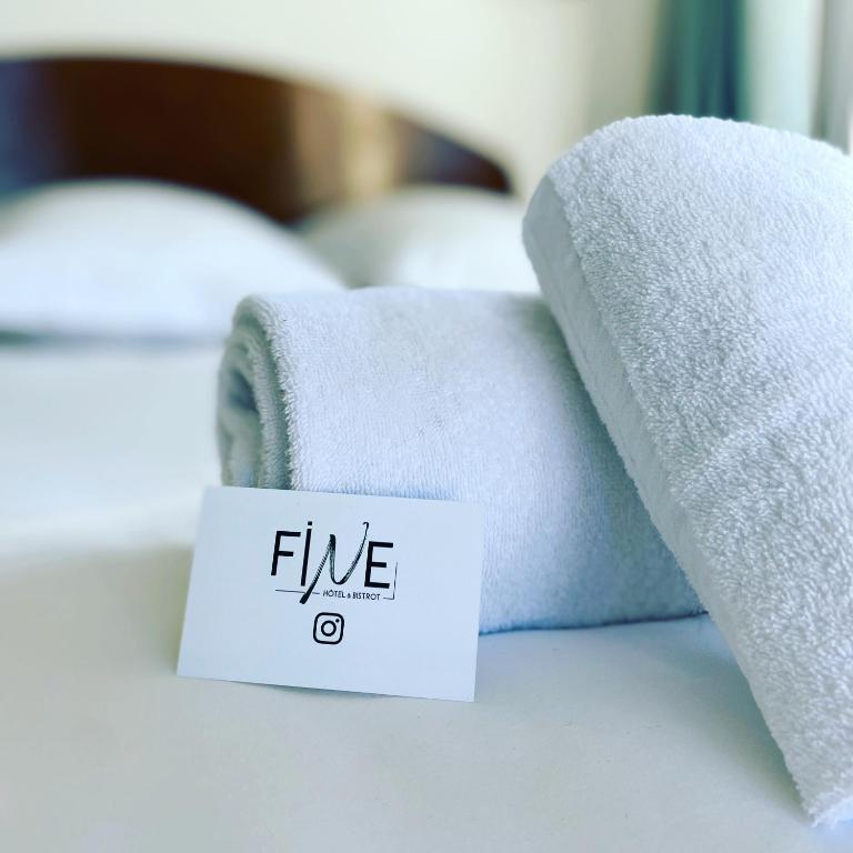 Postel nebo postele na pokoji v ubytování Hotel Bistrot FINE