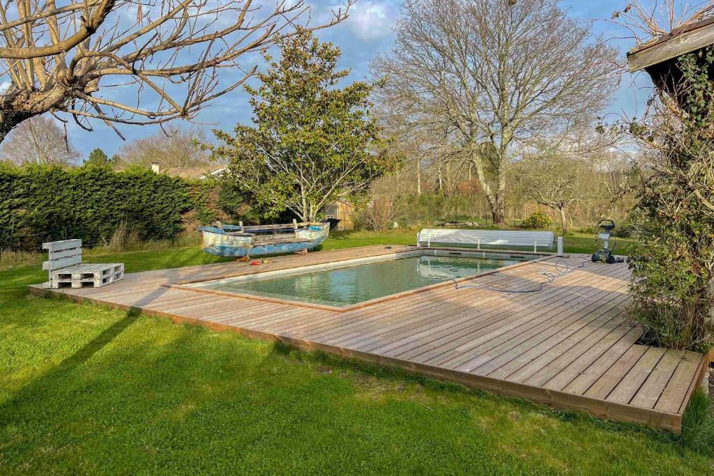 Peaceful Villa with Pool and outdoor kitchen 6-8 sleeps Without screws