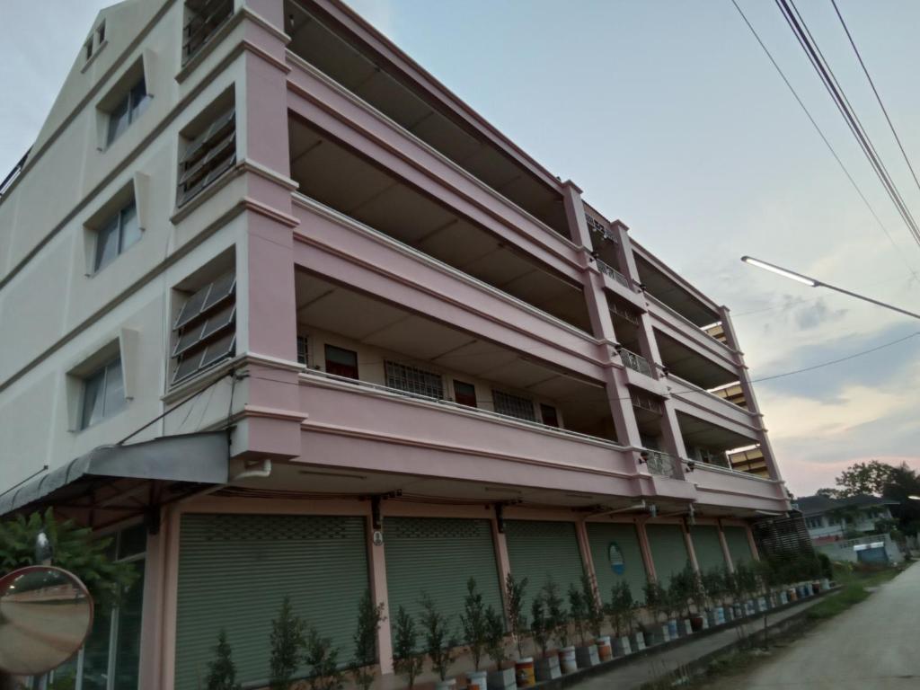 Sathorn Waterside Chaiyaphum Residence (At HOme)