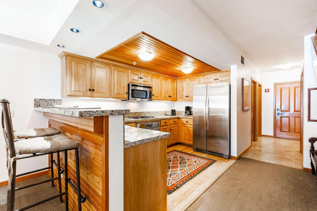 The Caledonian by All Seasons Resort Lodging - 1 Bedroom Condominium With Spa #202