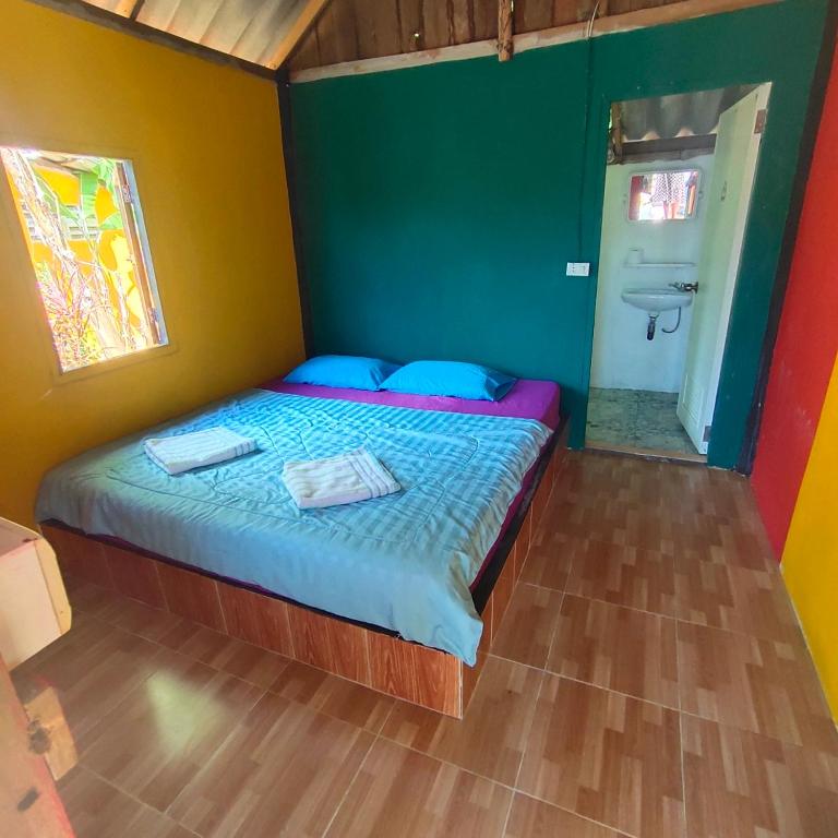 Postel nebo postele na pokoji v ubytování Rasta view Bangalows