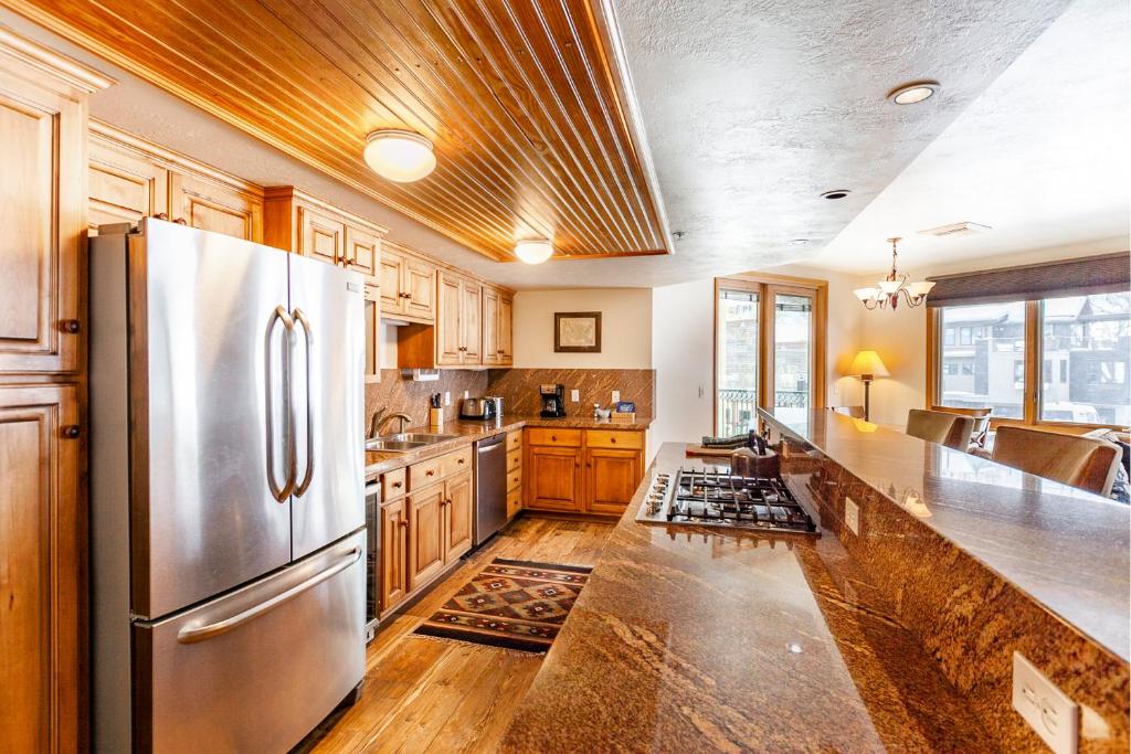 The Caledonian by All Seasons Resort Lodging - 2 Bedroom Condominium With Spa #203