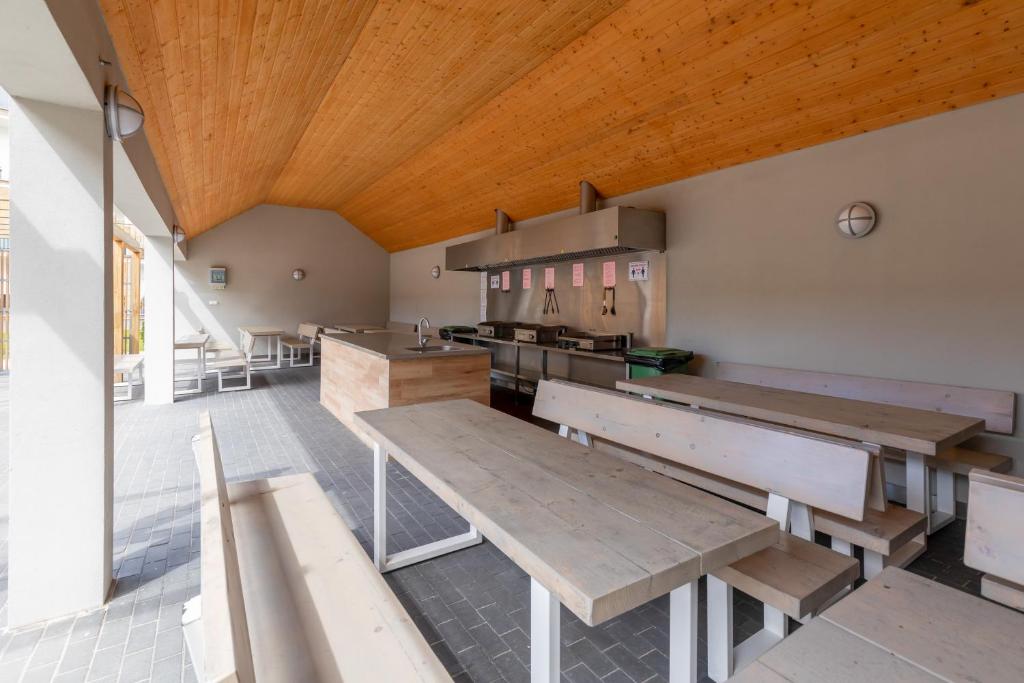 Kuchyňa alebo kuchynka v ubytovaní Osiedle Feniks Kołobrzeg by Noclegi Renters