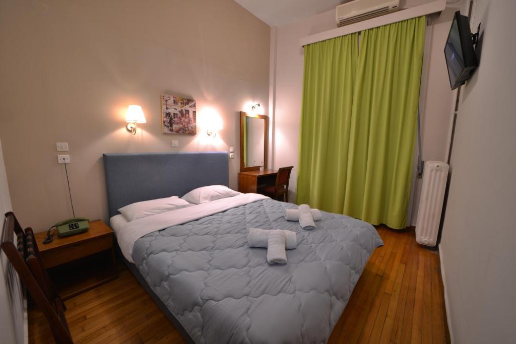 Postel nebo postele na pokoji v ubytování Vassilikon Hotel