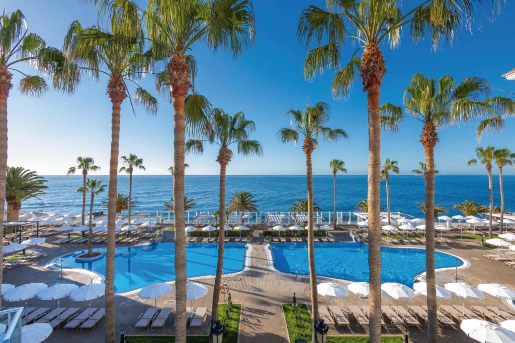 Bazén v ubytování Hotel Riu Madeira - All Inclusive nebo v jeho okolí