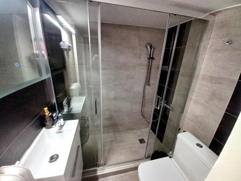 Pnyka Apartment 3 - 6