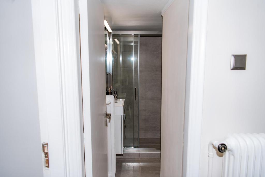 Pnyka Apartment 3 - 5