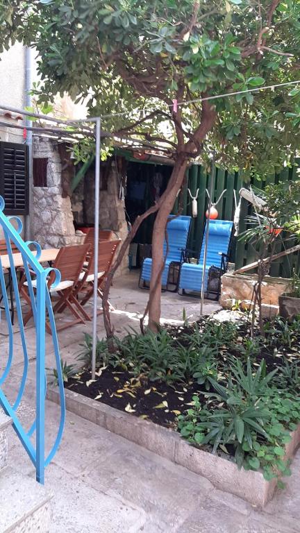 Aed väljaspool majutusasutust House Markovina