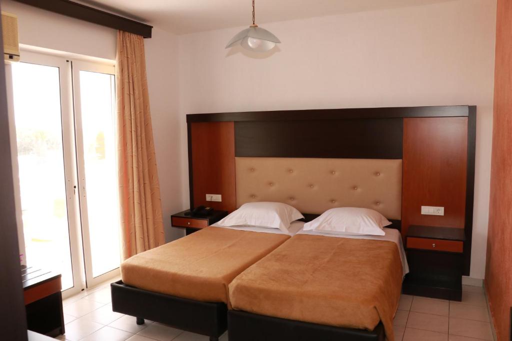 Postel nebo postele na pokoji v ubytování Corali Hotel