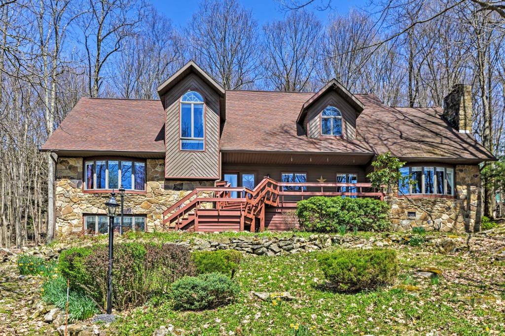 Κήπος έξω από το Family-Friendly Terra Alta Home with Lake View!