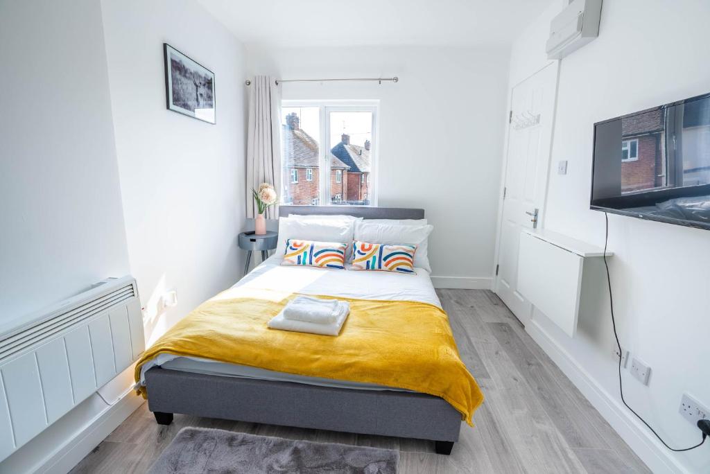No 01 Small Studio flat in Aylesbury town Station, Buckinghamshire (updated prices 2024)