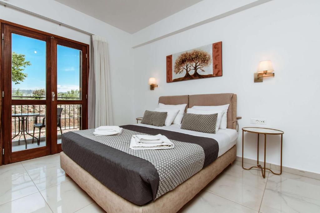 Postel nebo postele na pokoji v ubytování Deluxe Suites