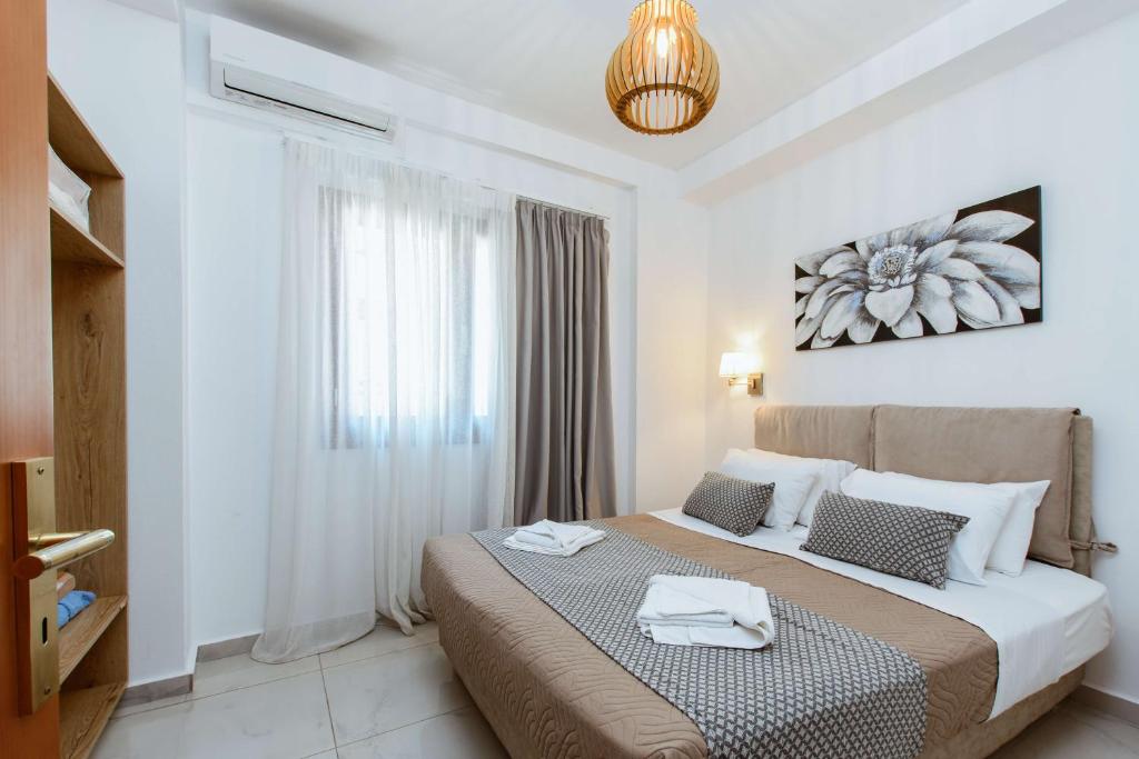 Postel nebo postele na pokoji v ubytování Deluxe Suites