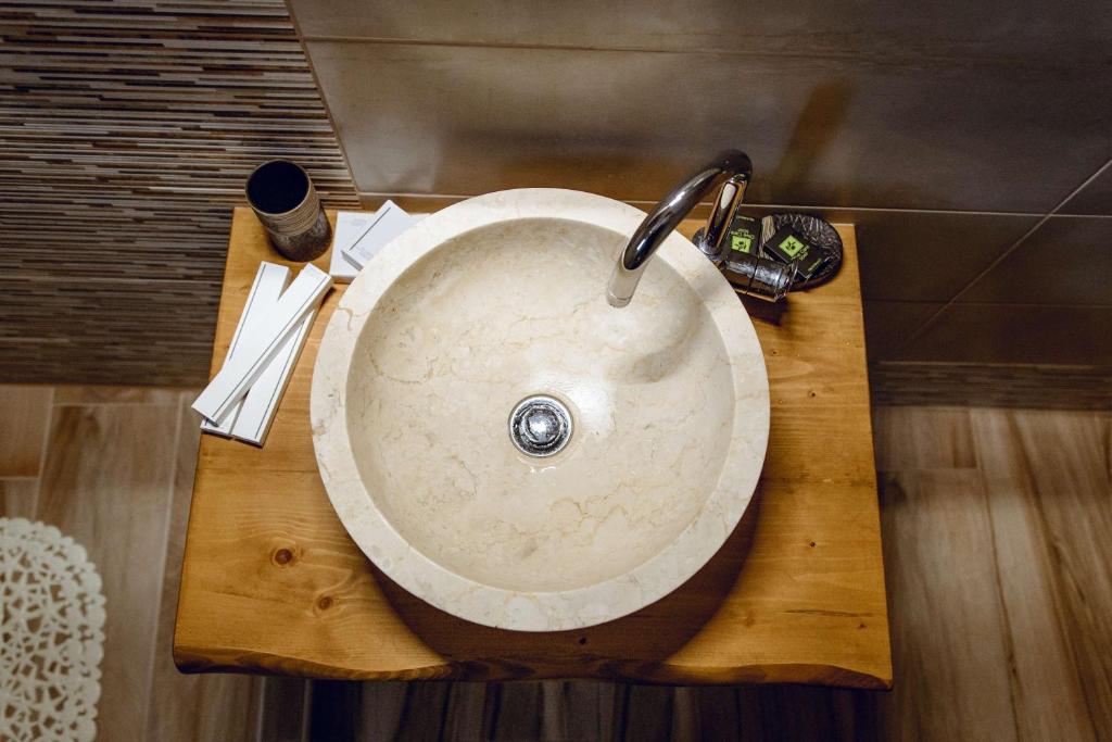 Koupelna v ubytování Deluxe Suites