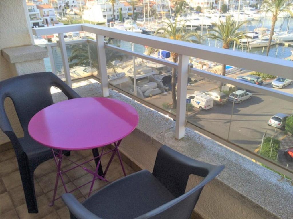 A balcony or terrace at estudio vistas marina y mar ref 295