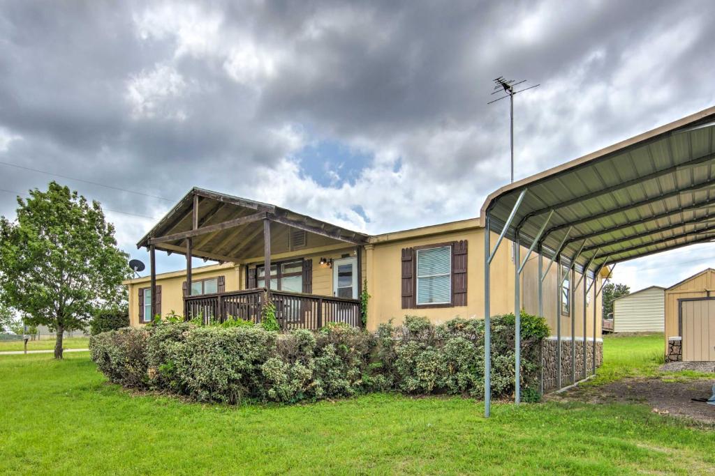 Quitman Home with Covered Deck and Lake Access!, Quitman (updated