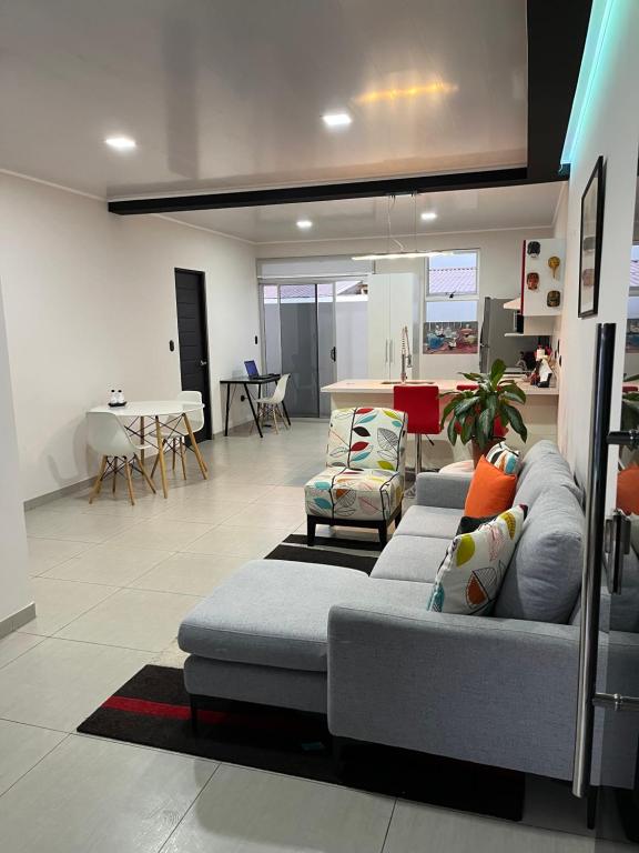 Χώρος καθιστικού στο Costa Rica San Jose Full and Comfortable Apartament Pinares Curridabat