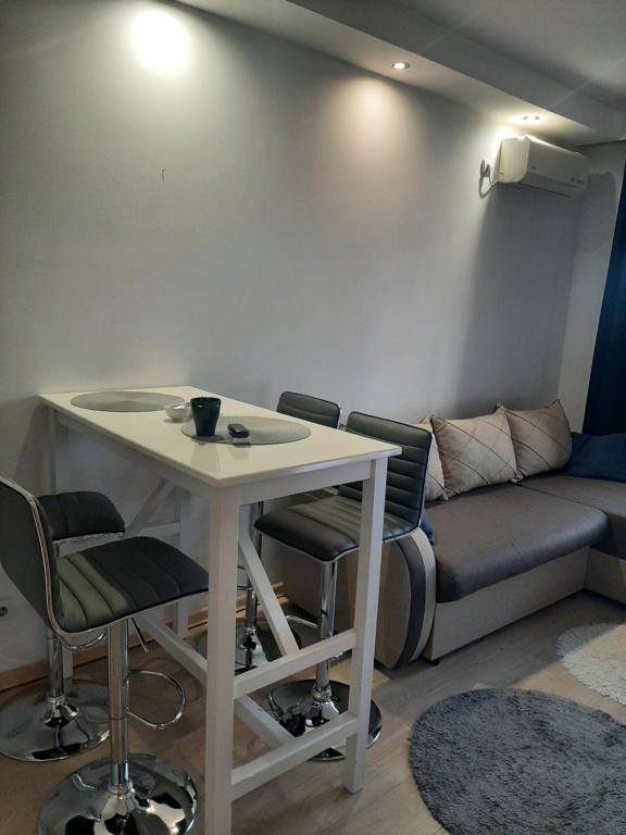 Bulevar Star Apartment - Resim 8