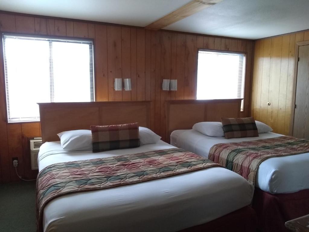 Postel nebo postele na pokoji v ubytování The Orca Inn