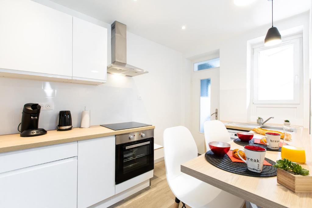 Le Red St Léon : Lit Queen Size * WIFI * Idéal Couple - 13