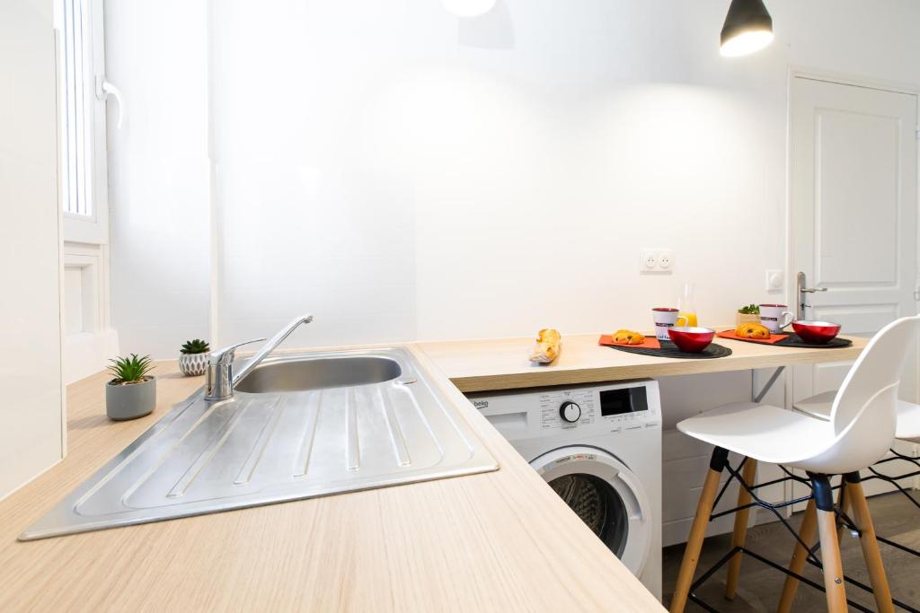 Le Red St Léon : Lit Queen Size * WIFI * Idéal Couple - 15