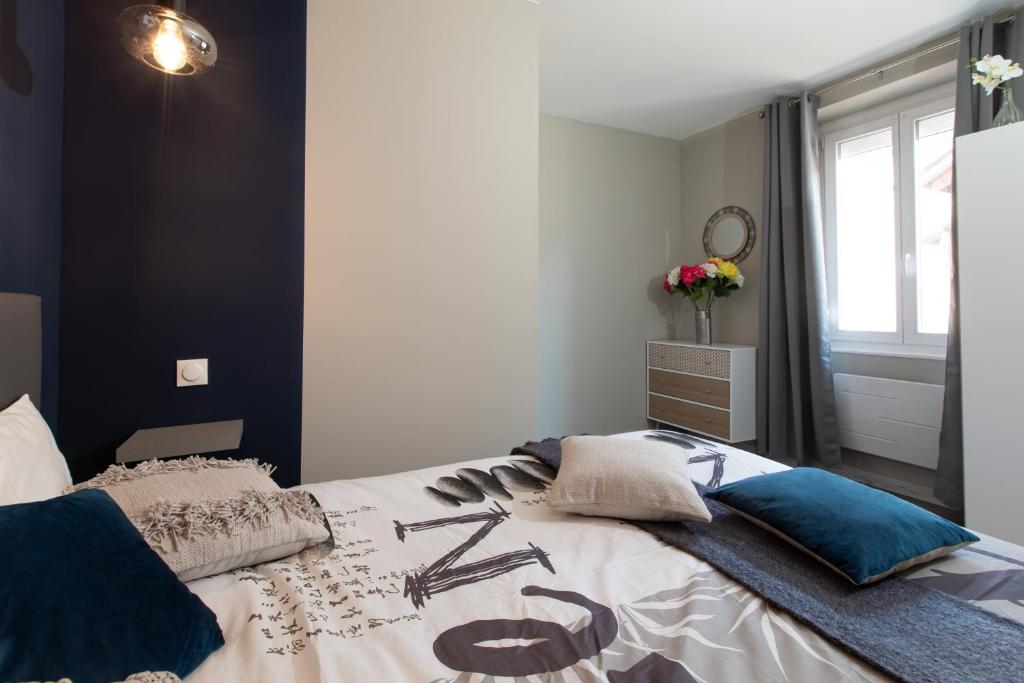 Le Red St Léon : Lit Queen Size * WIFI * Idéal Couple - 8