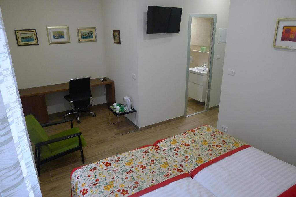 TV a/nebo společenská místnost v ubytování Split Centre Zlatan Rooms&Studio